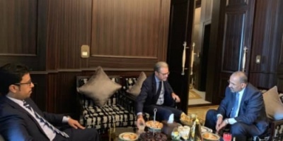 الرئيس القائد عيدروس الزُبيدي يلتقي السفير الفرنسي لدى اليمن