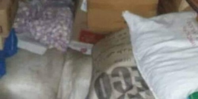 قوات الحزام الامني تضبط كميات من الاسمده والسجائر المهربه بنقطة الرباط