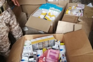 نقطة الرباط المركزية تضبط أدوية مهربة والواح شمسية