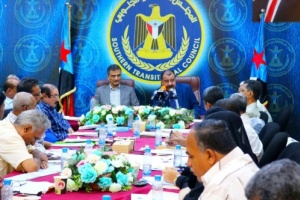 اللواء بن بريك يفتتح الاجتماع الاستثنائي للهيئة ويناقش ما يعانيه الناس من تصرفات الشرعية وخلقها للأزمات 