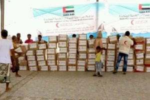 الهلال الأحمر الإماراتي يوزع أدوات ومستلزمات صيد بالساحل الغربي