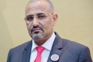 رئيس #المجلس_الانتقالي يُعزّي في وفاة الدكتور صالح العوذلي