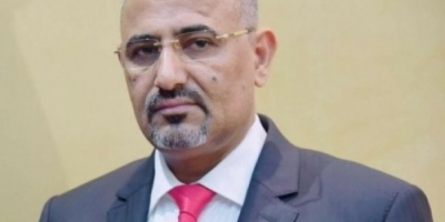 رئيس #المجلس_الانتقالي يُعزّي في وفاة الدكتور صالح العوذلي
