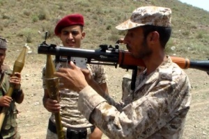 تدريبات عسكرية لافراد اللواء الاول صاعقة وتطبيق عملي على ارض الميدان بالذخيرة الحية