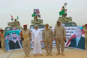 #المهرة.. باكريت وقائد قوات #التحالف يدشنان تسليم 18 آلية مصفحة للشرطة العسكرية