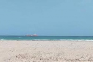 وصول سفينة مساعدات إماراتية جديدة إلى محافظة  سقطرى