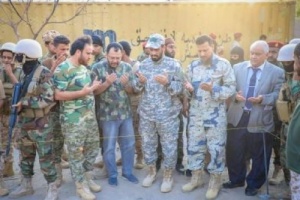 نائب رئيس #الانتقالي يتفقد #معسكر_الجلاء وشرطة #الشيخ_عثمان ويطمئن على أحوال الجرحى
