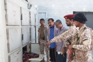 اللواء بن بريك يلقي نظرة الوداع على شهداء العمليتين الغادرتين بـ #عدن