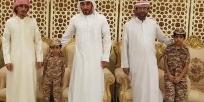 مسؤول شؤون المقاومة في الساحل الغربي السابق حارب العواني يزور أسرة الشهيد أبو اليمامة لتقديم واجب العزاء