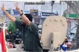 نائب الرئيس يتفقد ساحة العروض ويحث المتظاهرين على الثبات