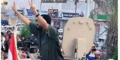 نائب الرئيس يتفقد ساحة العروض ويحث المتظاهرين على الثبات