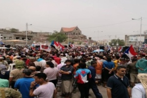 حشود ضخمة في تشييع جثمان الشهيد ابو اليمامة