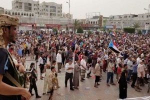 ناشط سياسي: #الانتقالي فتح خط مفاوضات مع القاطنين في قصر معاشيق لتسليمه دون اراقة الدماء