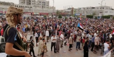 ناشط سياسي: #الانتقالي فتح خط مفاوضات مع القاطنين في قصر معاشيق لتسليمه دون اراقة الدماء