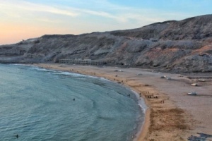 عدن: انتشال جثة طفل من قاع ساحل العشاق 