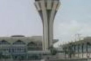 بعد استتباب الوضع بعدن ... القائم بأعمال مدير مطار عدن الدولي يبشر المسافرين بإستئناف عمل المطار  إبتداء من اليوم