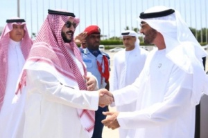 ولي عهد أبوظبي يصل السعودية قبيل بدء الحوار بين المجلس الانتقالي الجنوبي والشرعية 