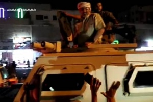 الرئيس القائد عيدروس الزُبيدي يُحيي المحتشدين بساحة العروض وسط استقبال غفير
