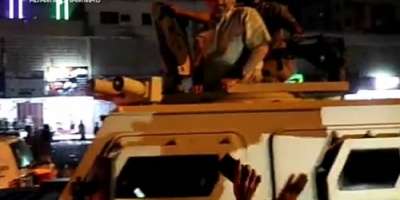 الرئيس القائد عيدروس الزُبيدي يُحيي المحتشدين بساحة العروض وسط استقبال غفير