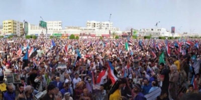 حشود #حضرموت تلفت الأنظار في مليونية #عدن لمطالبهم برحيل المنطقة الأولى