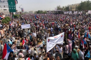 حكومة الفنادق تتحدى الشعب بتهديدات إيقاف المرتبات و #الجنوبيون يردون هذه ثرواتنا وانتم لصوص