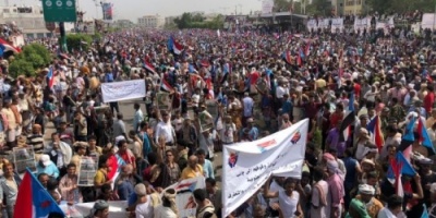 حكومة الفنادق تتحدى الشعب بتهديدات إيقاف المرتبات و #الجنوبيون يردون هذه ثرواتنا وانتم لصوص