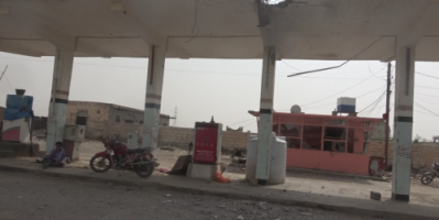 مليشيات الحوثي تقصف محطة مشتقات نفطية في مديرية حيس بالحديدة