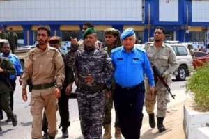 مدير أمن عدن يدشن حملة التوعية لمنع حمل السلاح وضبط السيارات والمركبات  غير المرقمة بالعاصمة عدن