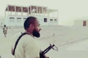 قيادات في القاعدة تشارك الاخوان معارك عتق تفاصيل واسماء