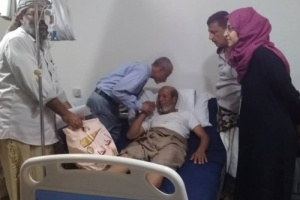 قيادات بالمجلس الانتقالي تواصل النزول للمستشفيات للإطمئنان على أوضاع جرحى أحداث عدن 