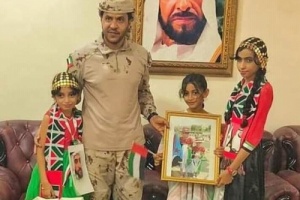 التحالف العربي بعدن يكرم 3 طفلات شاركن في مليونية الوفاء للإمارات