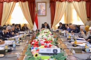 مصدر مسئول: الحكومة الشرعية تستغل الخدمات لتضغط على التحالف والانتقالي 
