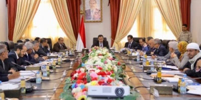مصدر مسئول: الحكومة الشرعية تستغل الخدمات لتضغط على التحالف والانتقالي 