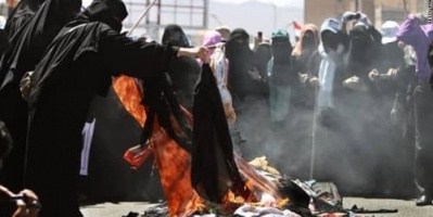 قولوا للأحمر ومليشيات الاخوان  : نساء صنعاء وليس نساء عــدن ..من قصصن ضفائرهن وأحرقن براقعهن 
