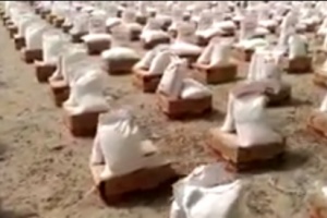 الهلال الأحمر الإماراتي يوزع سلل غذائية بابين بإشراف ملتقى شباب أبين الإجتماعي