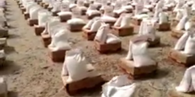الهلال الأحمر الإماراتي يوزع سلل غذائية بابين بإشراف ملتقى شباب أبين الإجتماعي