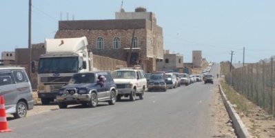 حصار في شتى مجالات الحياة تضربه الشرعية على أبناء سقطرى.