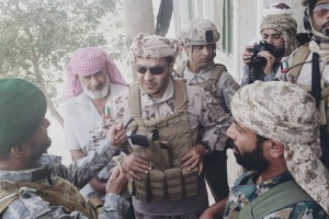 قائد التحالف العربي يعزي القائد احمد قائد القبة بوفاة والدتة