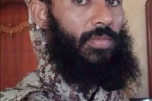 قائد اللواء الثاني عشر عمالقة يعزي قائد الحزام الأمني بالضالع بوفاة والدته 