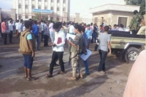 منتسبي السكن الجامعي ينفون صحة الأخبار المتداولة بعدم كفأة القيادة الجديدة  للسكن الجامعي مؤكدين تحسن السكن وتفانية بالعمل  