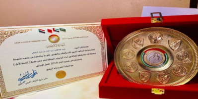 من هي الشخصية التي كرمها قائد #التحـالف_العربي بعدن كأفضل شخصية للعمل الإنساني للعام 2018م .