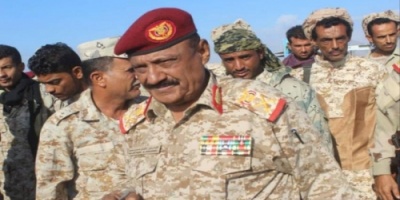 وزير الدفاع يوقف اللواء ركن فضل حسن عن العمل  بعد توجيهات الأخير لتسليم أمن محافظة أبين للحزام الأمني 