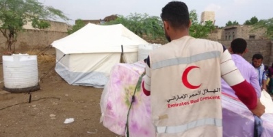 الهلال الأحمر الإماراتي يغيث الناجين من قصف المليشيات الحوثية على حي سكني في الحديدة