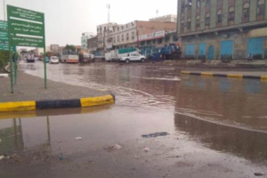 فرق الانتقالي تبدأ شفط مياه الأمطار في هذه المحافظة 