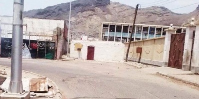 إقالة مديرة ثانوية في عدن برسالة في ( الواتس الاب ) واقتحام مكتبها