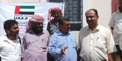 بدعم الهلال الأحمر ..وكيل محافظة الضالع يدشن توزيع السلال الغذائية للاسر النازحة في المحافظة 
