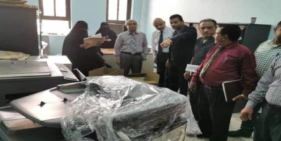 انتقالي عدن يدعم كلية الاقتصاد والعلوم السياسية بأجهزة كمبيوتر