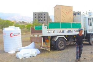 بدعم إماراتي.. السلطة المحلية بالضالع تشيد مخيم للنازحين في منطقة سناح 
