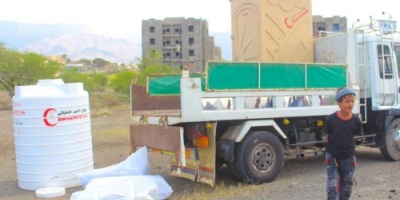 بدعم إماراتي.. السلطة المحلية بالضالع تشيد مخيم للنازحين في منطقة سناح 
