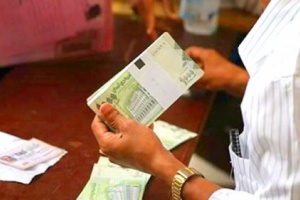 صرف مرتبات منتسبي الداخلية عبر الكريمي في عدن 